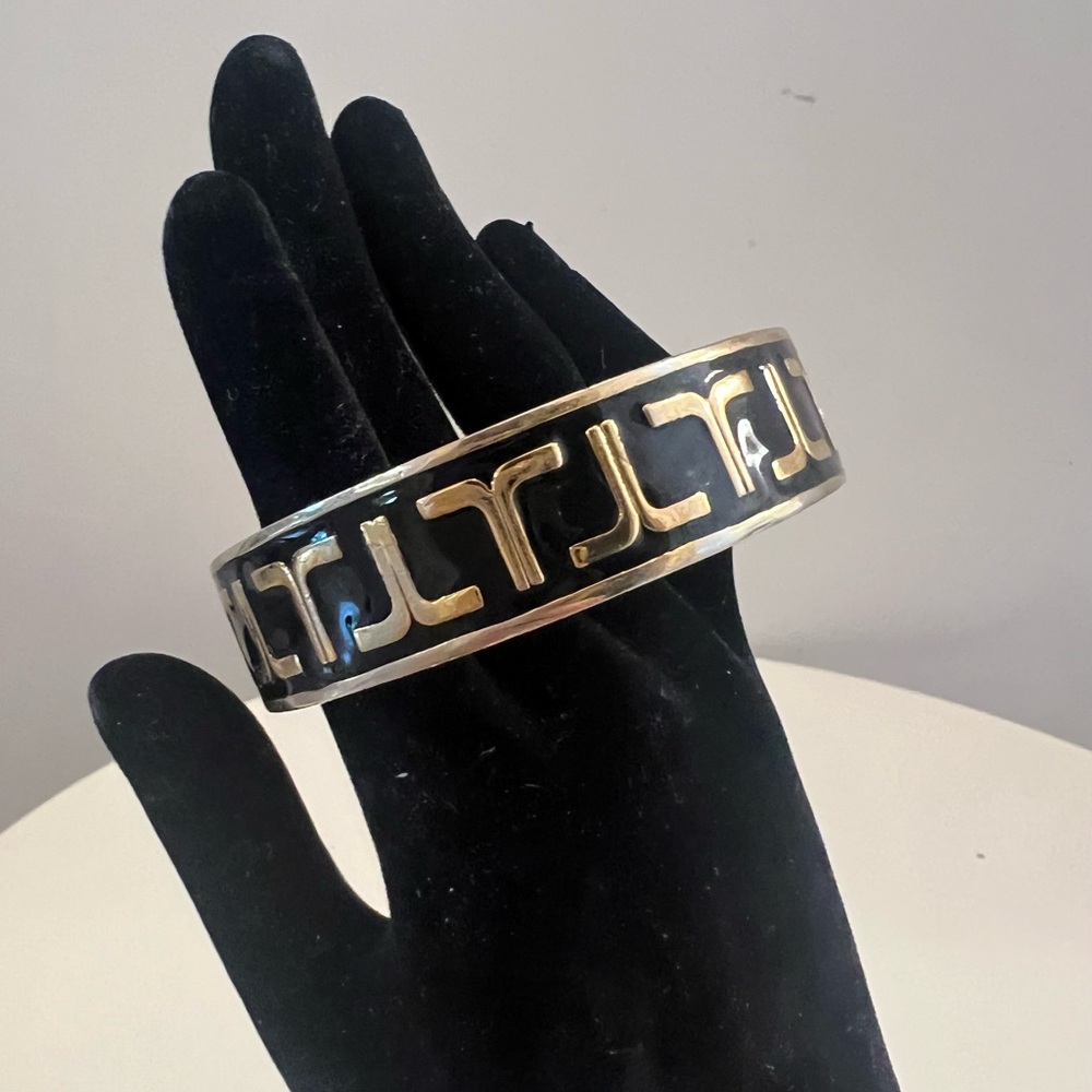 Trina Turk bracelet round golden & black enamel OS